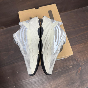 adidas Yeezy Boost 700 V2 Static Size 9.5 (Pre-Owned) - side