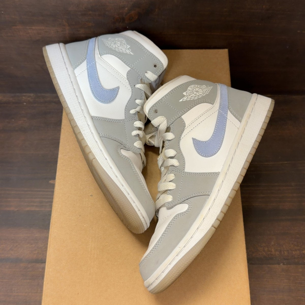 Jordan 1 Mid Wolf Grey Aluminum (Women's) Size 7W (Pre-Owned) - Image 2
