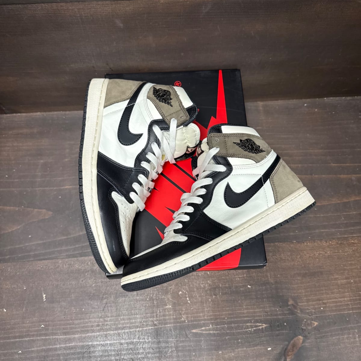 Jordan 1 Retro High Dark Mocha Size 8 (Pre-Owned) - tag