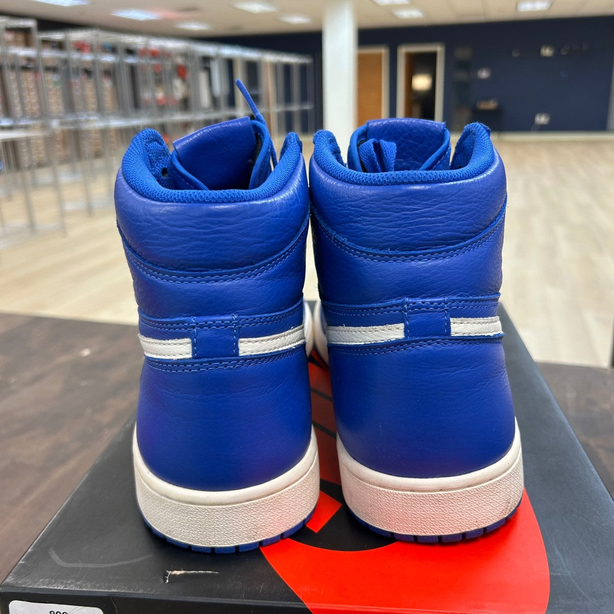 Jordan 1 Retro High Hyper Royal - Image 4