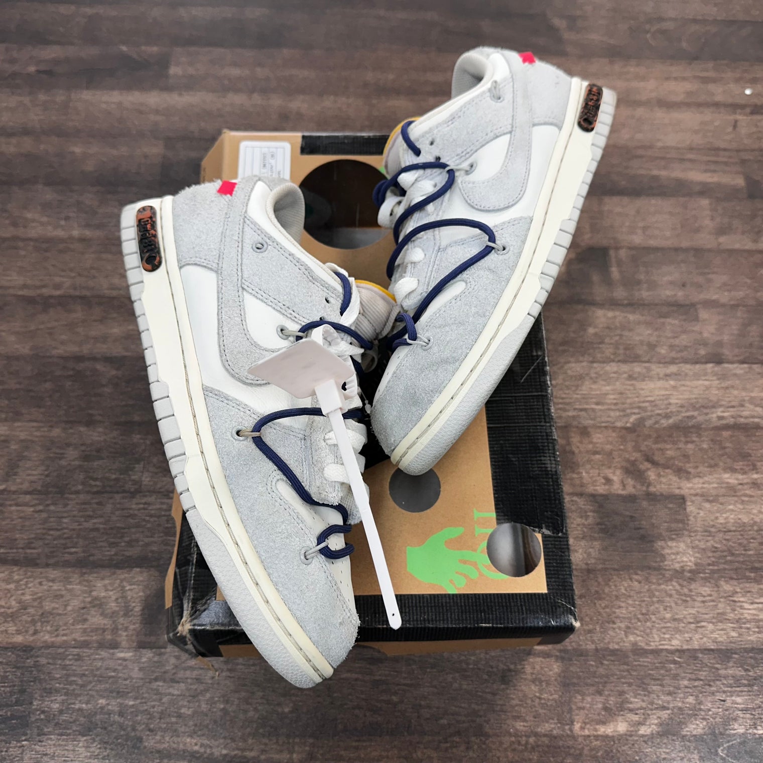 Lot 18 Off-White Nike Dunk Low (USED)