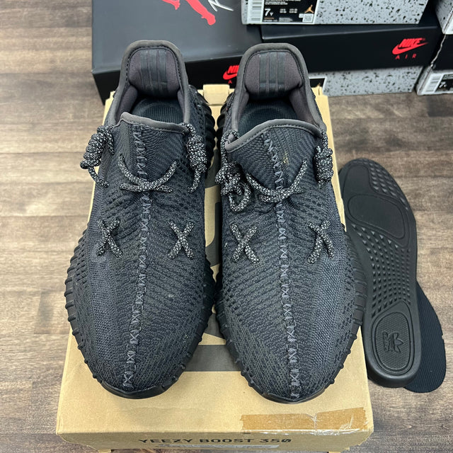 Black Adidas Yeezy 350 V2 (Non-Reflective) (USED)