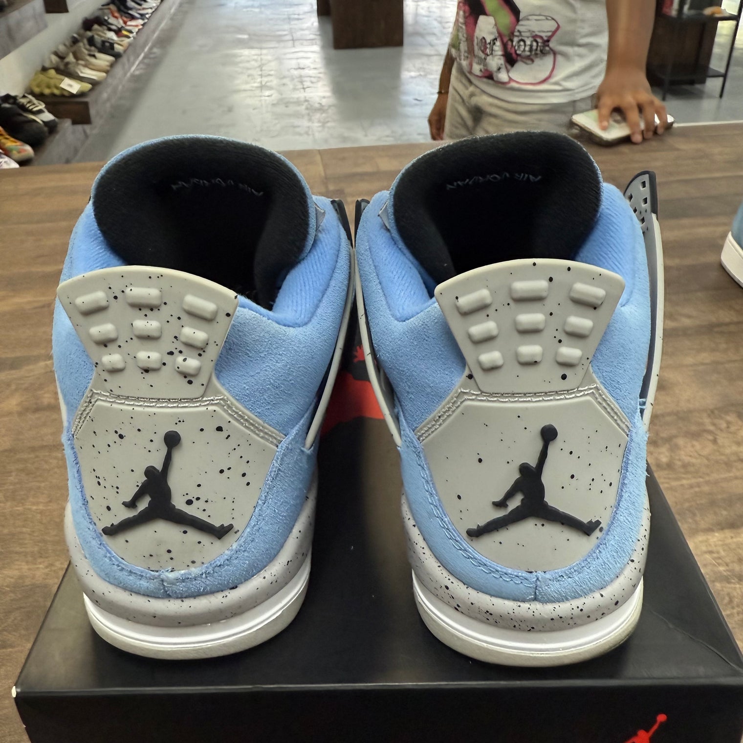 University Blue Jordan 4 Retro (GS) (USED)