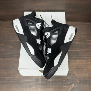 Jordan 4 Retro White Thunder Size 9.5 (Pre-Owned) - Image 2