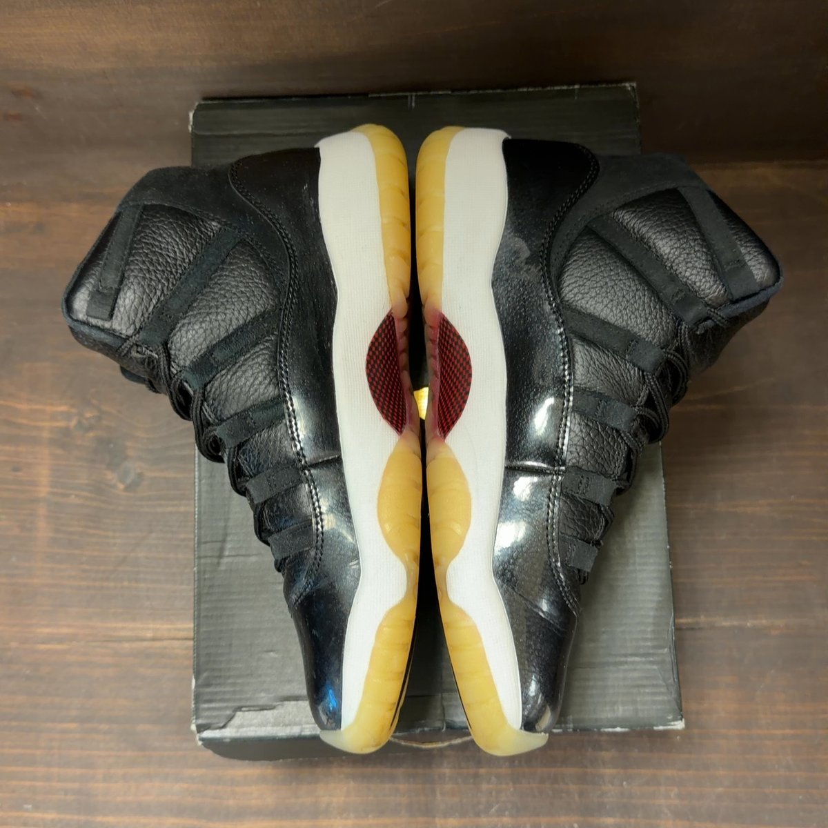 Jordan 11 Retro 72-10 (GS) Size 7Y (Pre-Owned) - aux