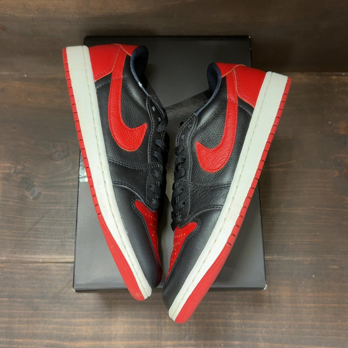 Jordan 1 Retro Low OG Banned Size 8.5 (Pre-Owned) - back