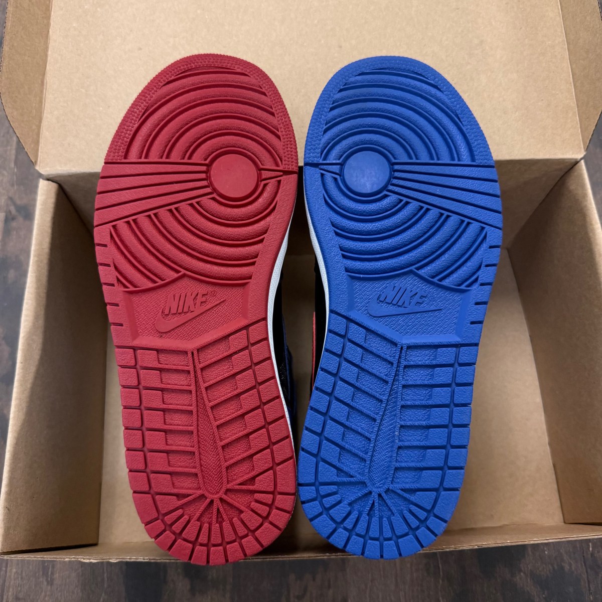 Jordan 1 Retro Top 3 Size 8.5 (Pre-Owned) - Image 6