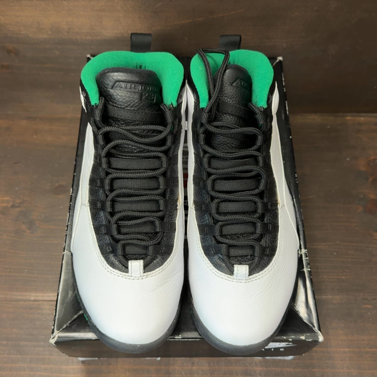 Jordan 10 Retro Seattle Size 8.5 (Pre-Owned) - tag