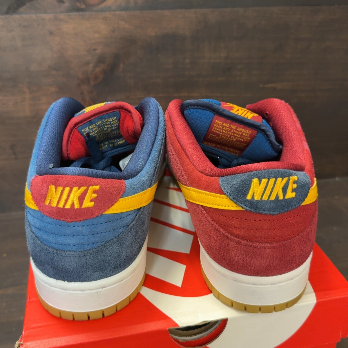 Nike SB Dunk Low Barcelona Size 10.5 (Pre-Owned) - Image 4