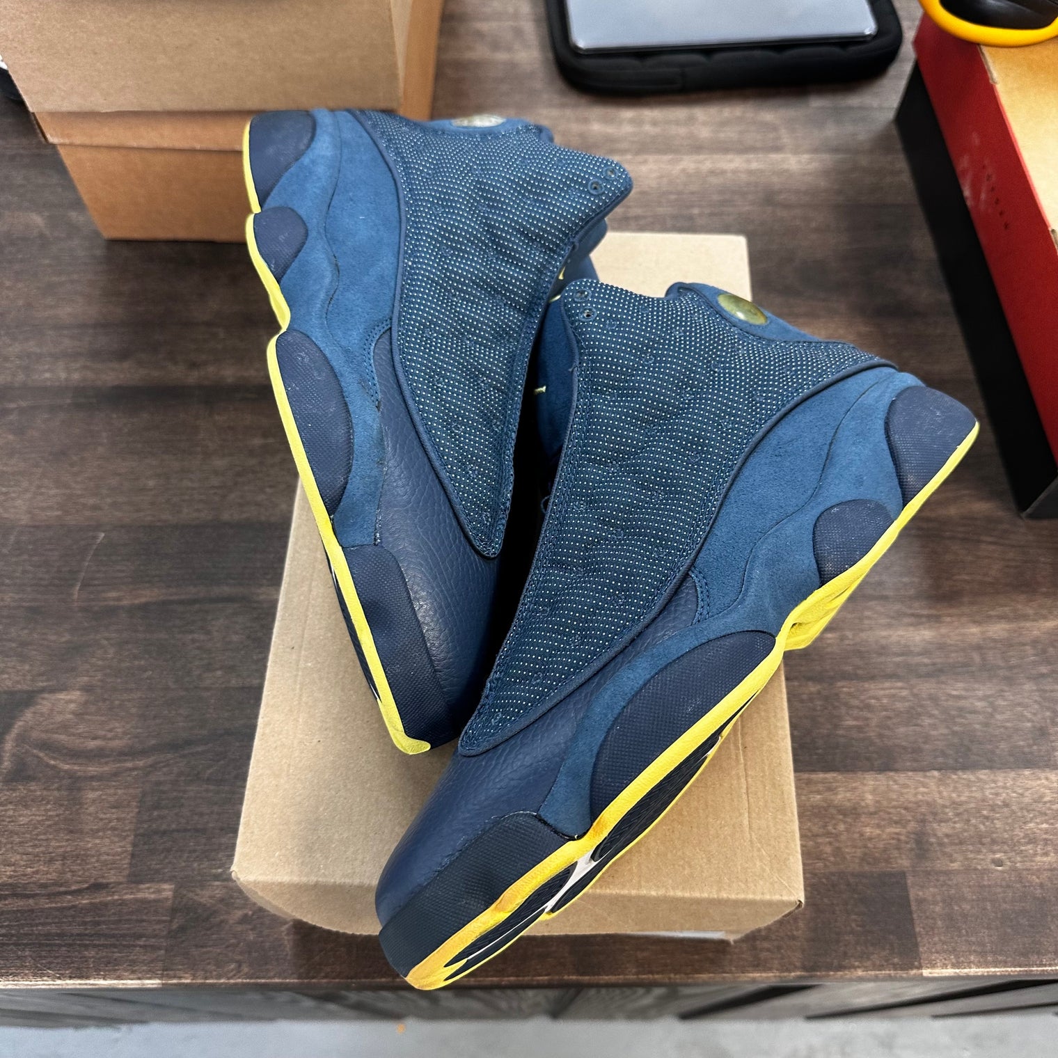 Squadron Jordan 13 (early signs of separation) (USED,No Box)