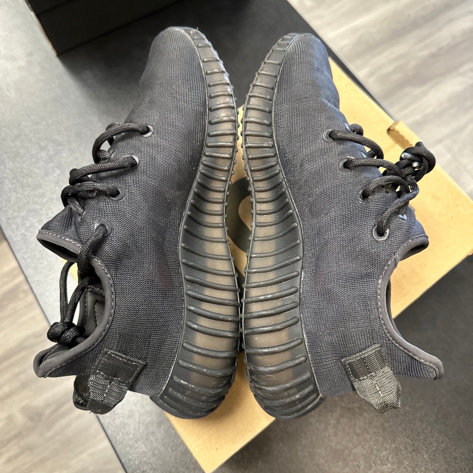 Mono Cinder Yeezy 350 (USED)