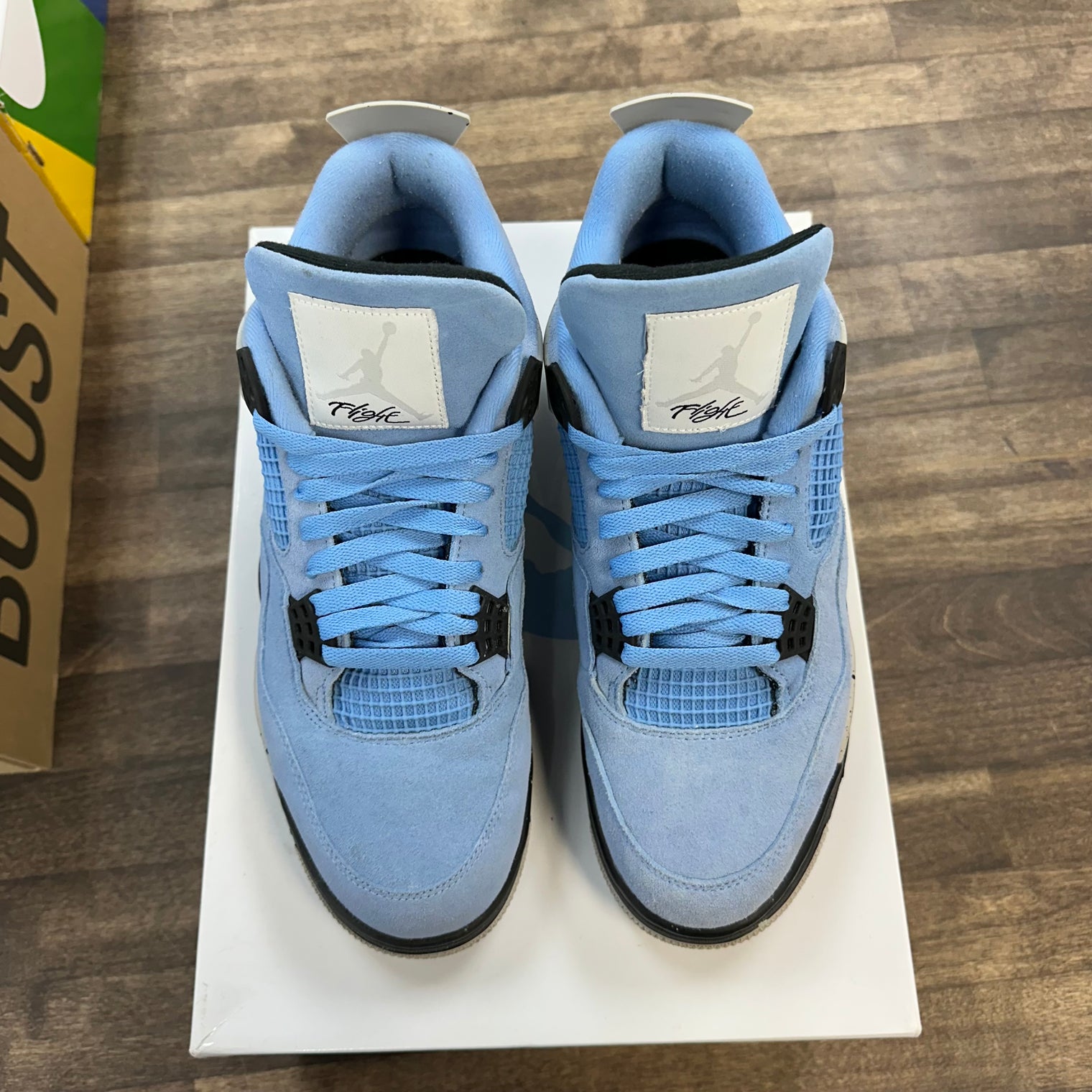 University Blue Jordan 4 Retro (USED)