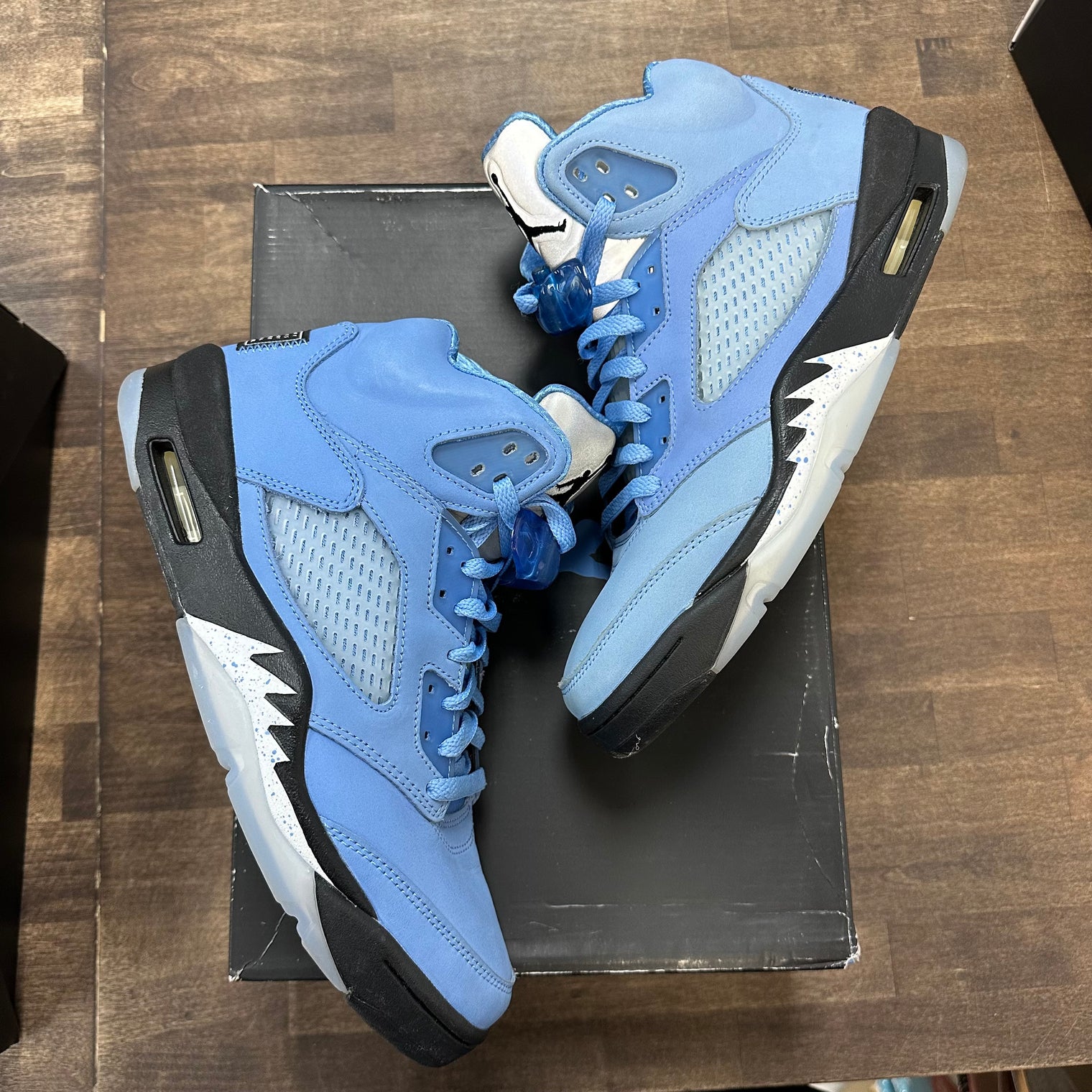 University Blue Jordan 5 Retro (USED)