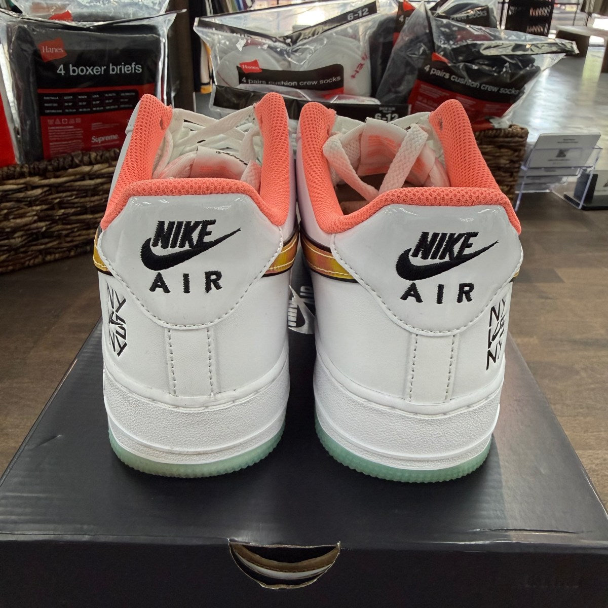 Nike Air Force 1 Low NY vs. NY White Crimson Pulse Size 10 (Pre-Owned) - Image 4