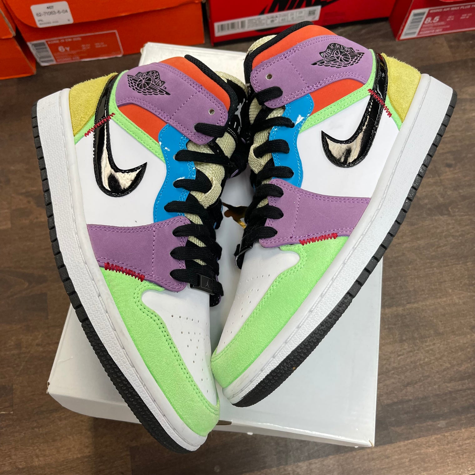Multi-Color Jordan 1 Mid SE (W) (USED)