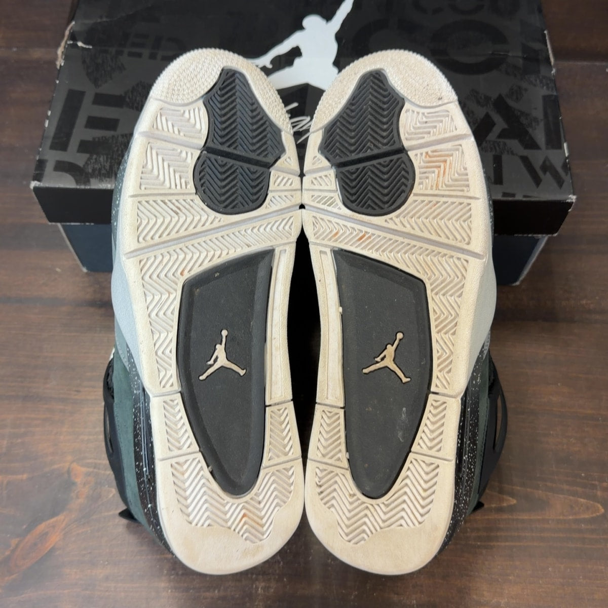 Jordan 4 Retro Fear (2024) - Image 6