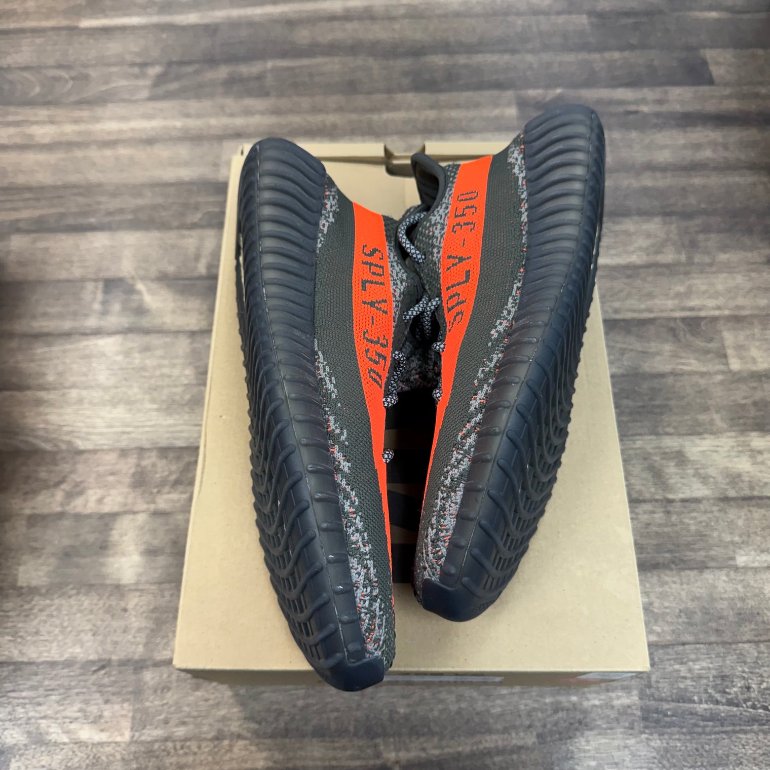 adidas Yeezy Boost 350 V2 Carbon Beluga (US 9.5) (USED)