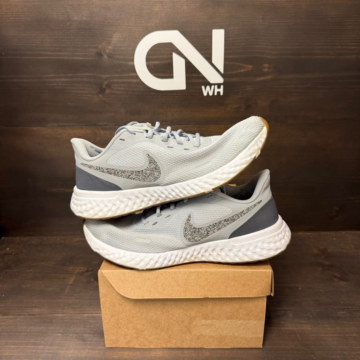Nike Revolution 5 Premium Wolf Grey Size 9 (Pre-Owned) - Image 1