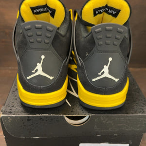 Jordan 4 Retro Thunder (2023) Size 8 (Pre-Owned) - aux