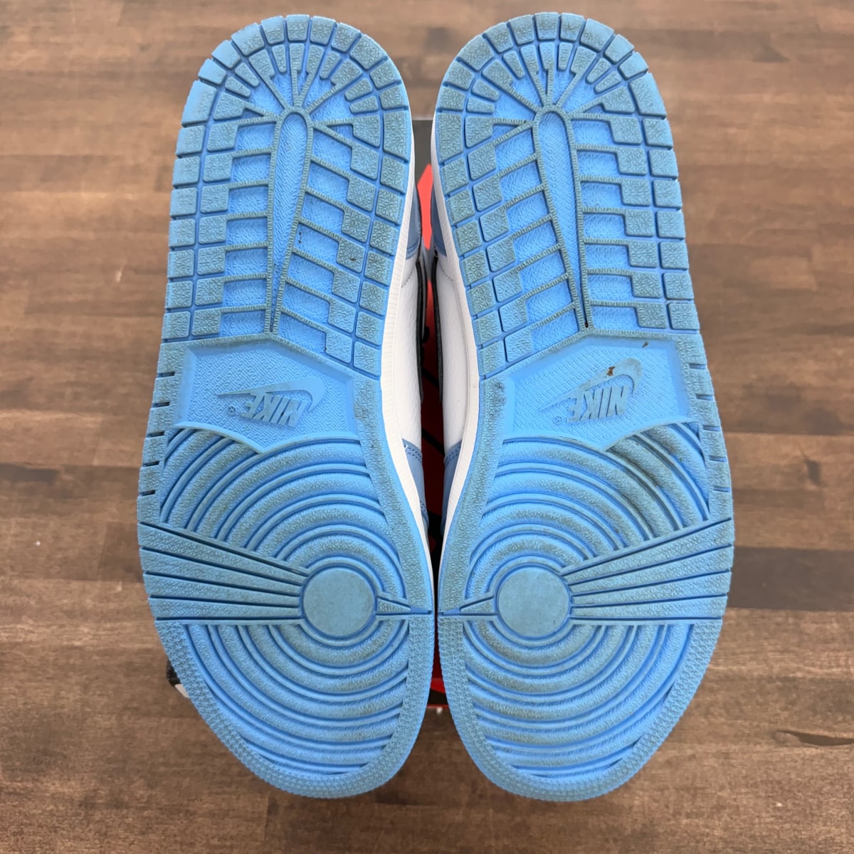 Jordan 1 Retro High OG University Blue Size 12 (Pre-Owned)
