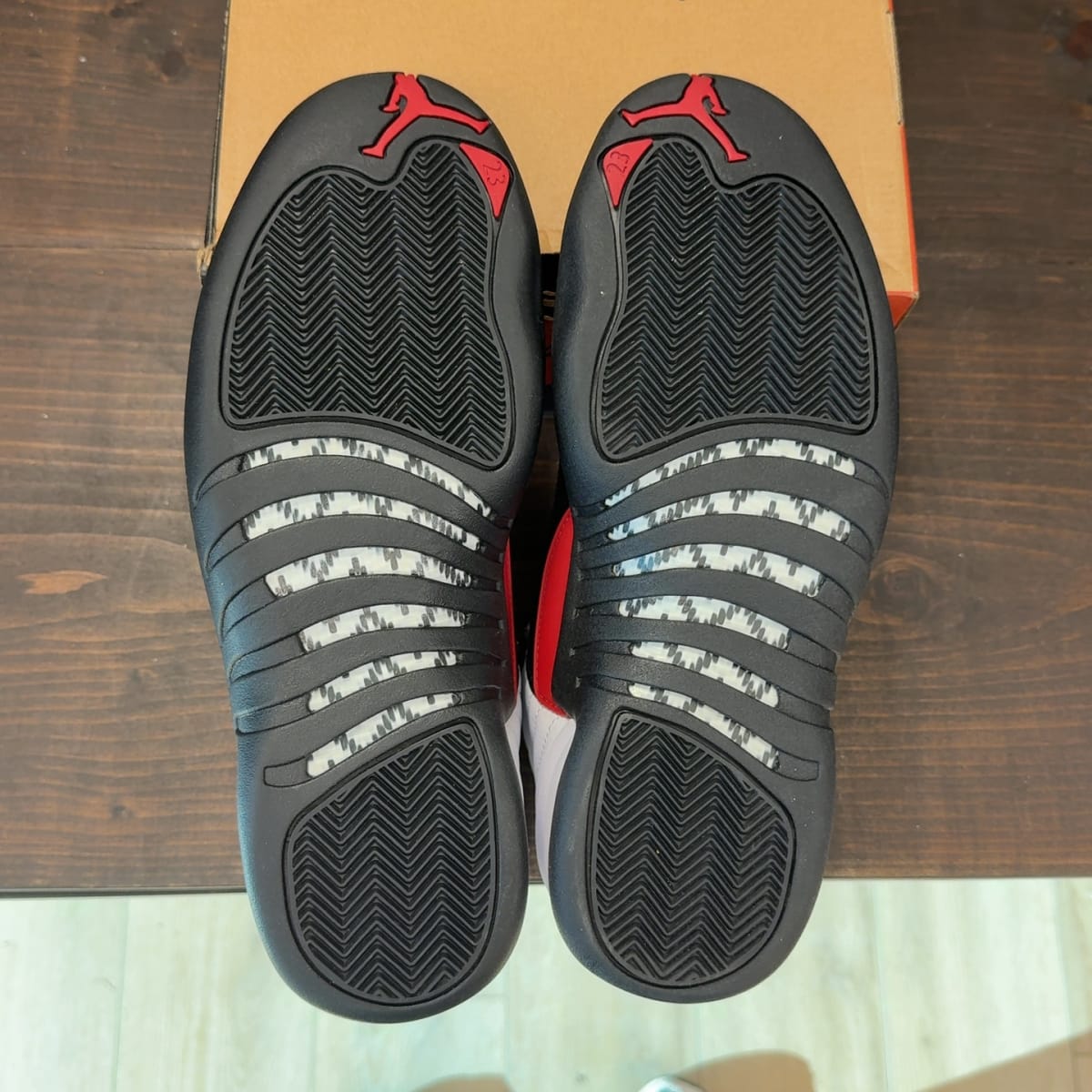 Jordan 12 Retro Taxi Flip Size 10 (Pre-Owned) - aux