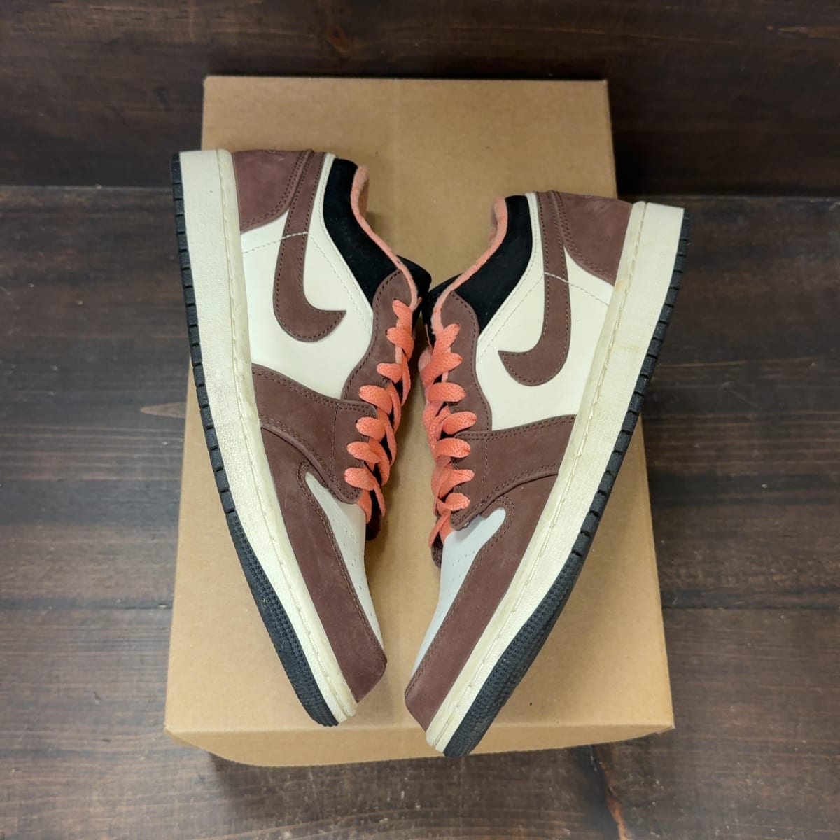 Jordan 1 Low Mocha Size 7.5 (Pre-Owned) - back