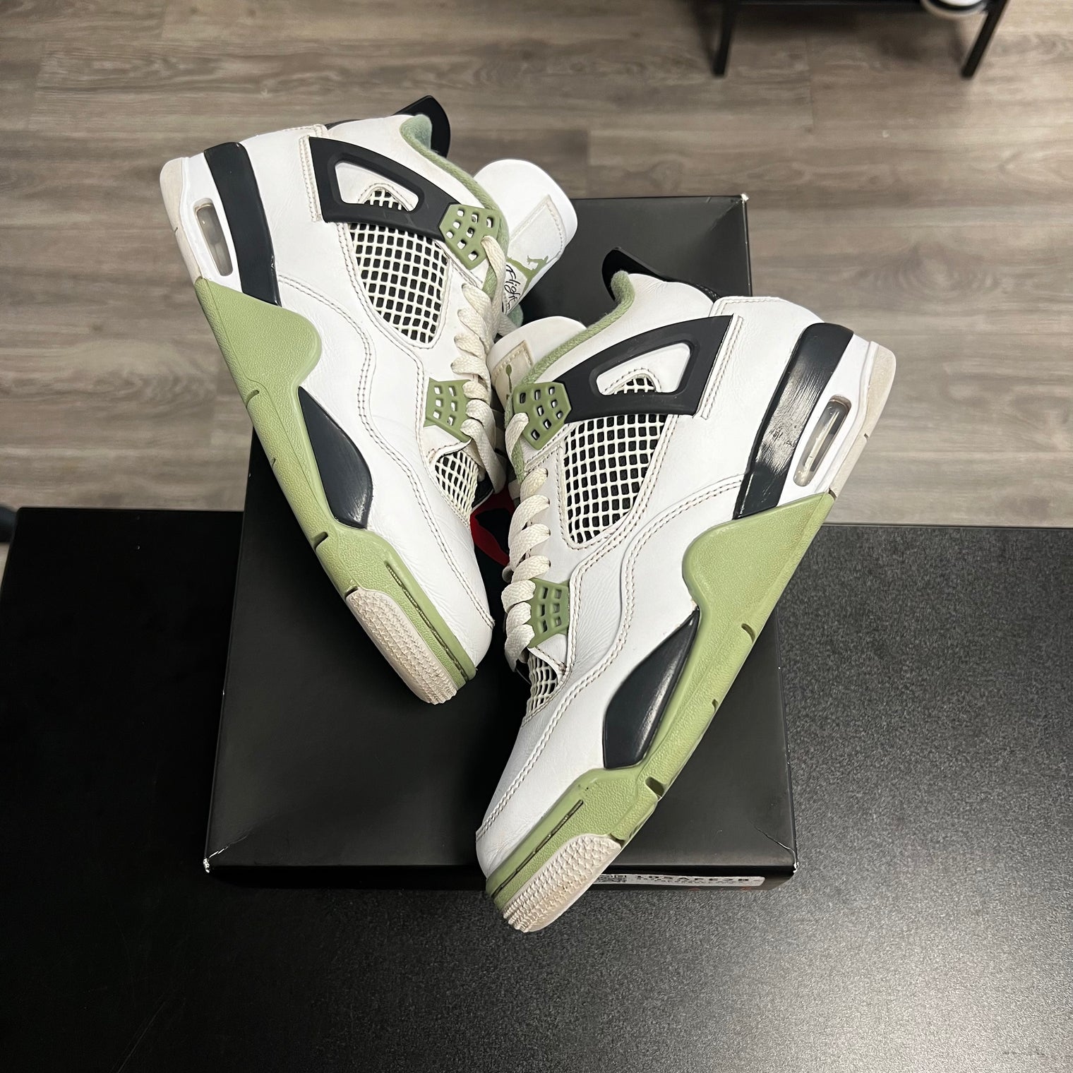 Seafoam Jordan 4 (USED)