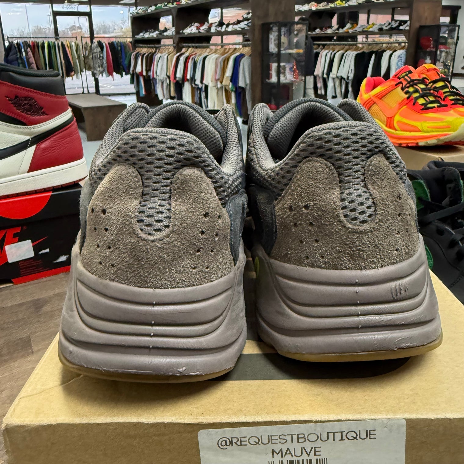 Mauve Yeezy 700 (USED)