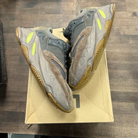 Mauve Yeezy 700 (USED)