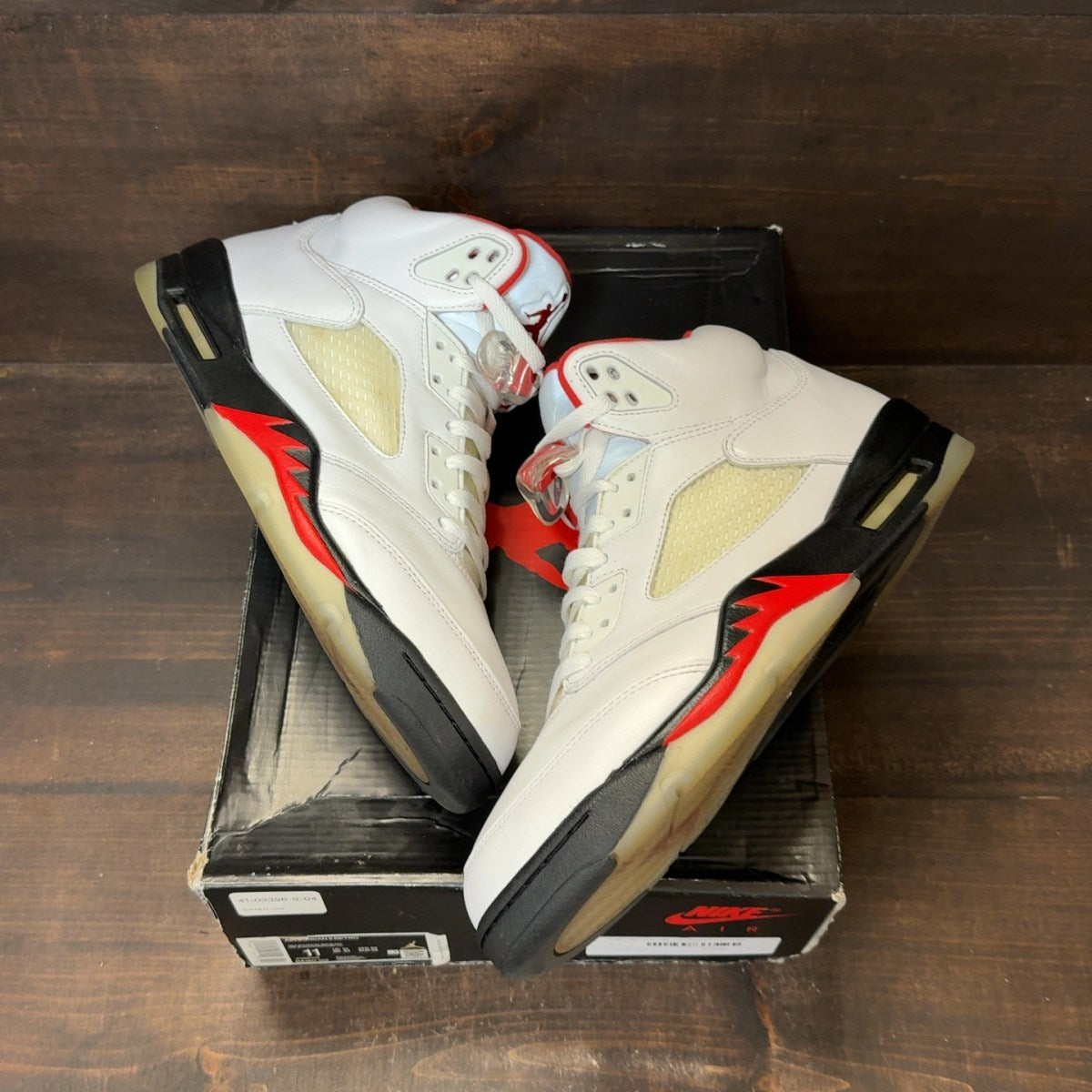 Jordan 5 Retro Fire Red Silver Tongue (2020) - Image 2