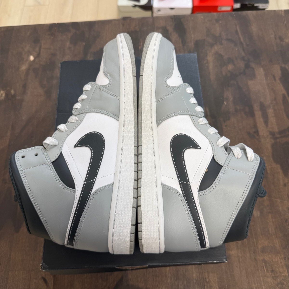Jordan 1 Mid Light Smoke Grey Anthracite - Image 4