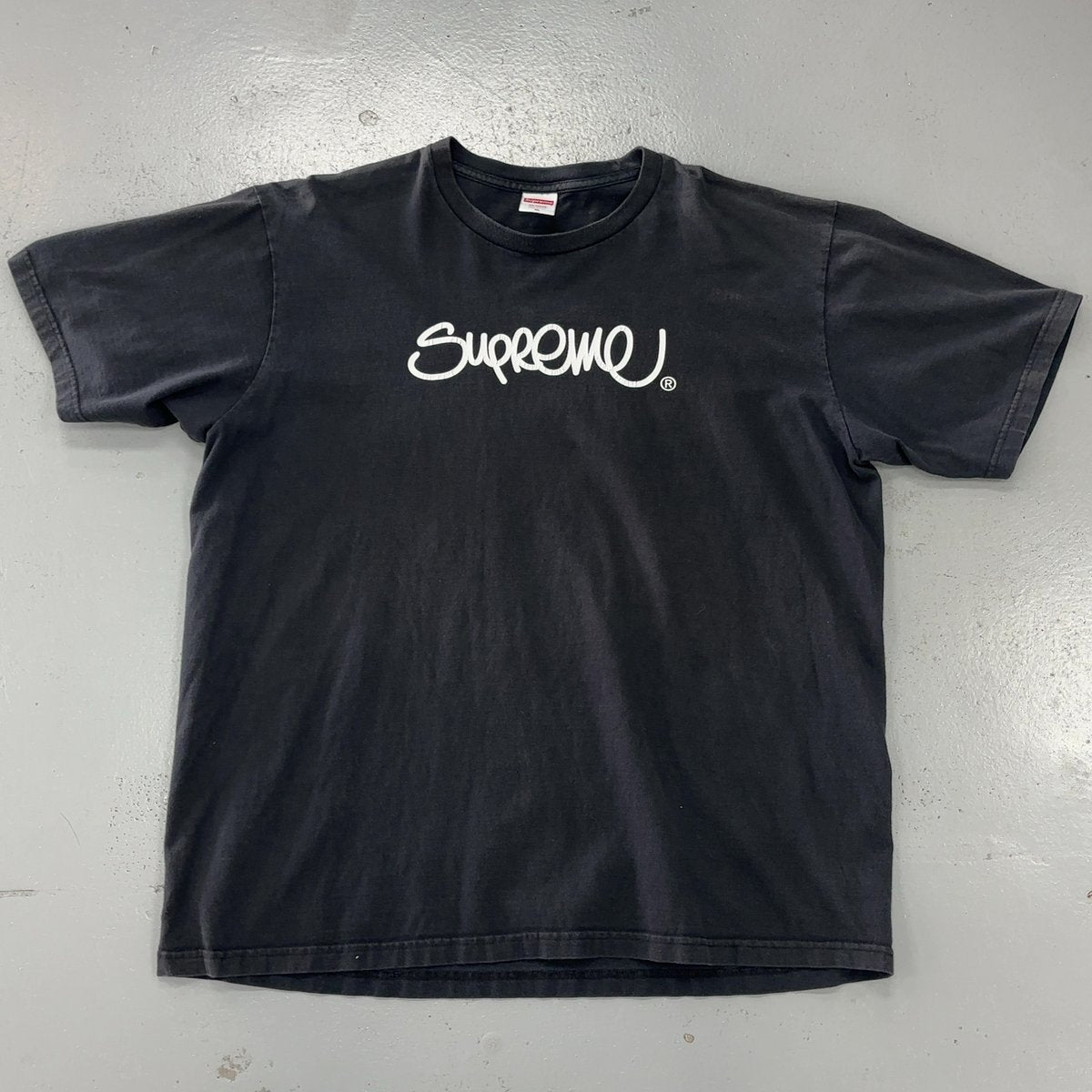 Supreme Tee Size XL (Pre-Owned) - front