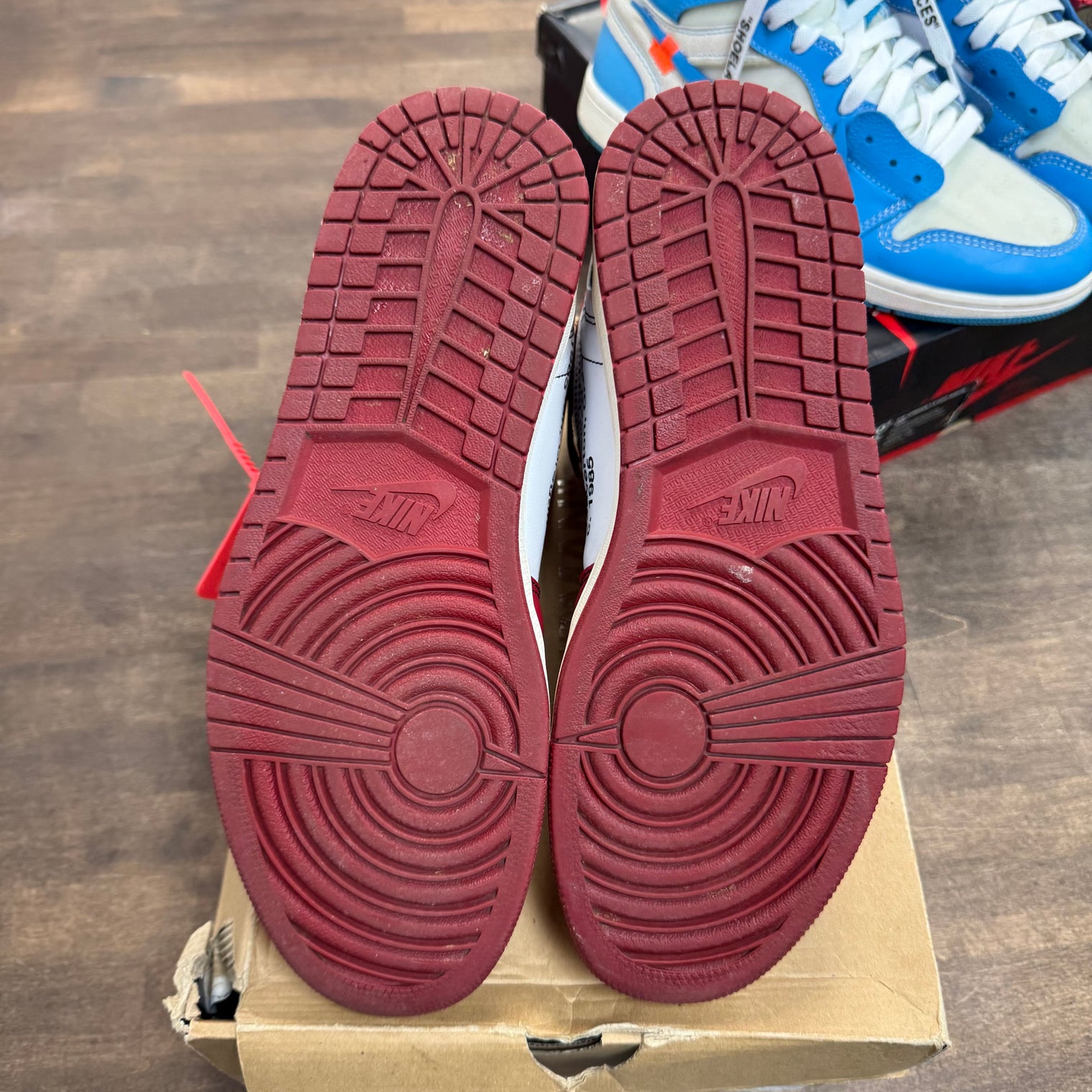 Off-White Chicago Jordan 1 High Retro (USED)