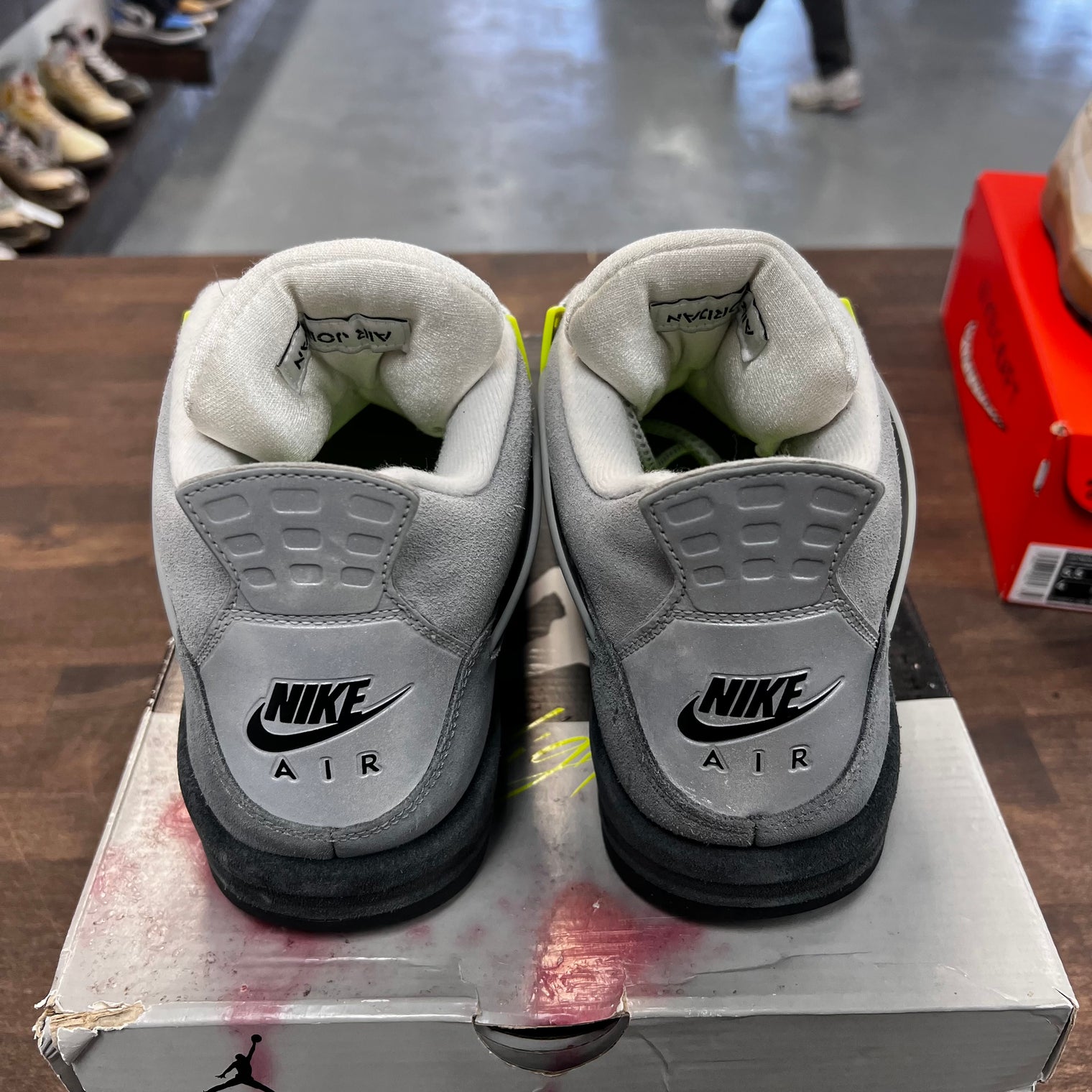Neon 95 Jordan 4 (USED)