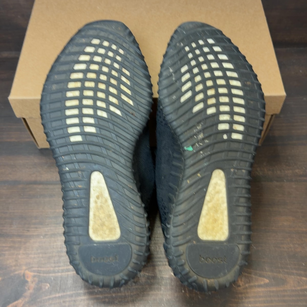adidas Yeezy Boost 350 V2 Onyx Size 11.5 (Pre-Owned) - Image 6