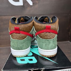 Nike SB Dunk High Dog Walker Size 9.5 (Pre-Owned) - sole