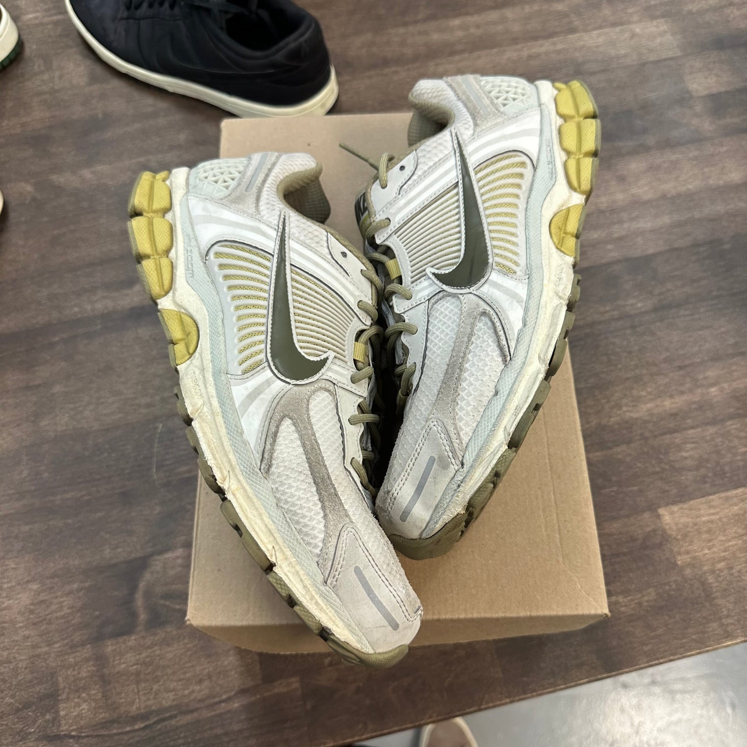 Nike Zoom Vomero 5 Neutral Olive (USED,No Box)