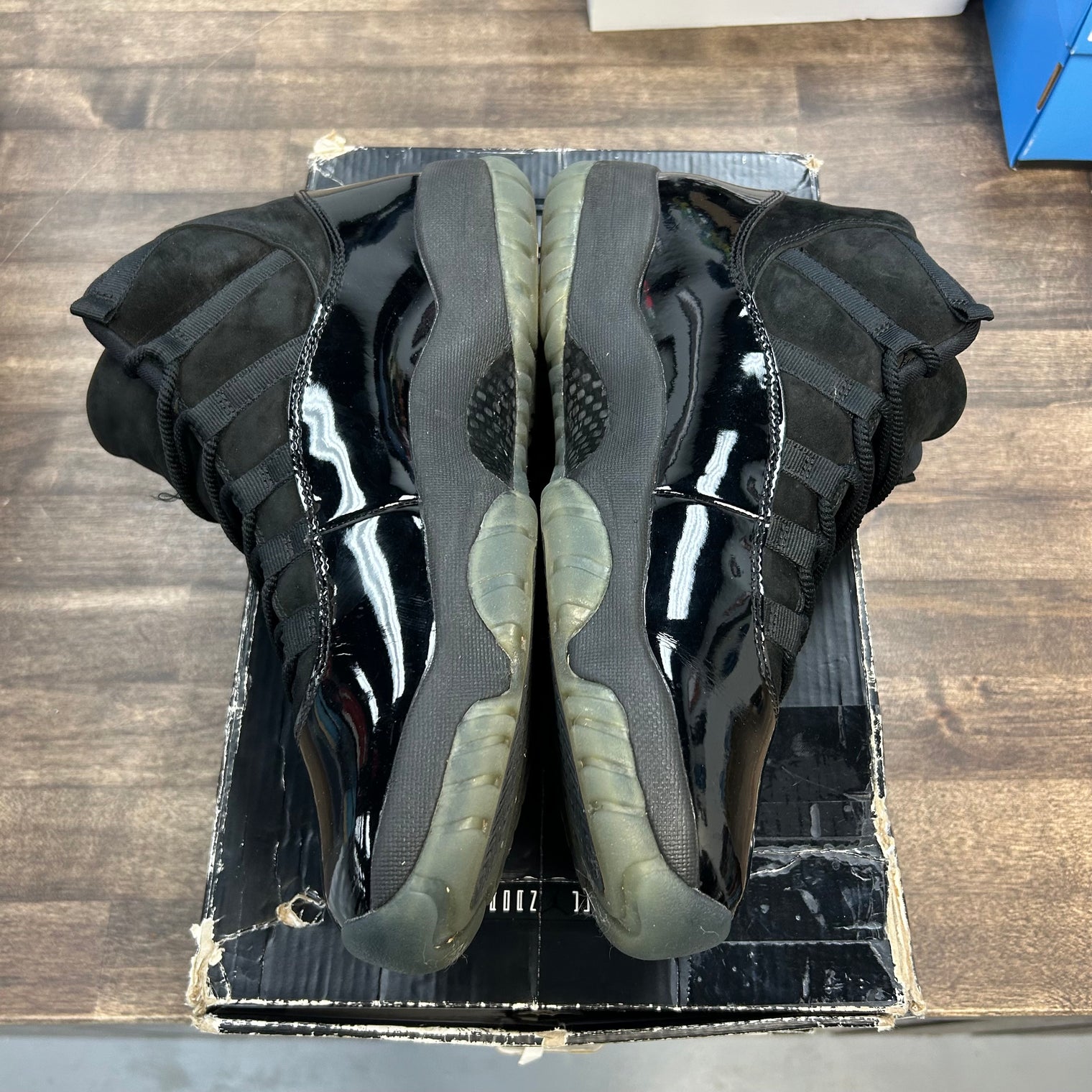 Cap and Gown Jordan 11 Retro (USED)