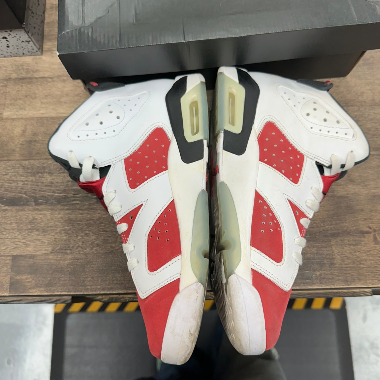 Carmine Jordan 6 Retro (GS) (USED, Replacement Box)