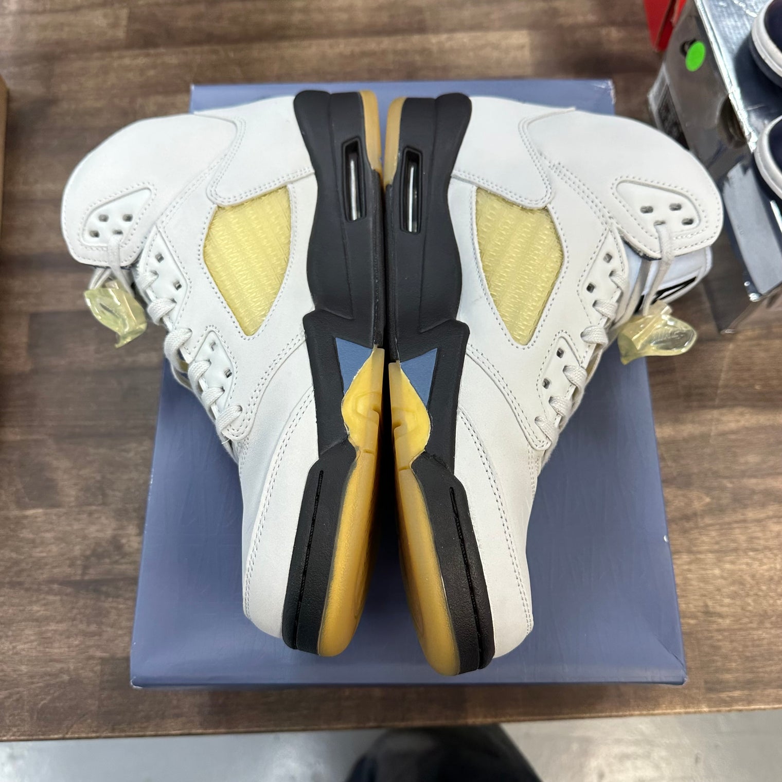 (W) A Ma Maniére Jordan 5 Dawn (USED)