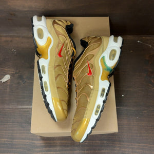 Nike Air Max Plus Metallic Gold (2018) Size 9.5 (Pre-Owned) - Image 2