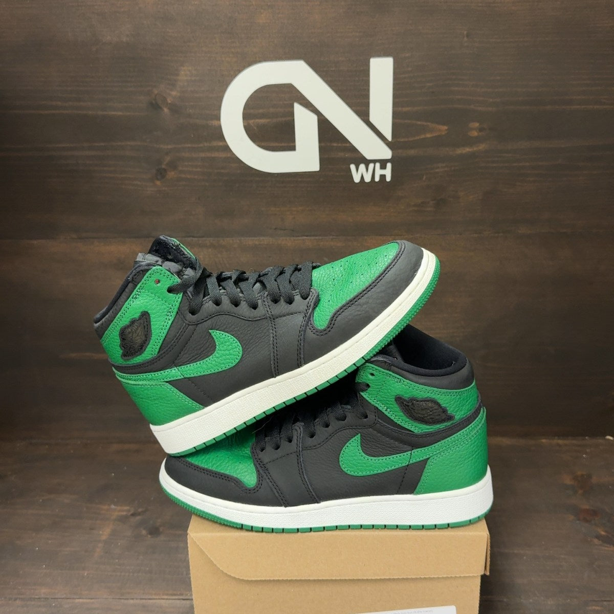 Jordan 1 Retro High Pine Green Black (GS) Size 6Y (Pre-Owned) - Image 1