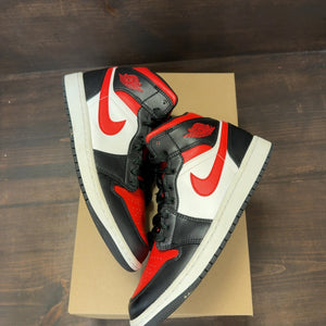 Jordan 1 Mid White Black Red (2022) Size 7.5 (Pre-Owned) - Image 2