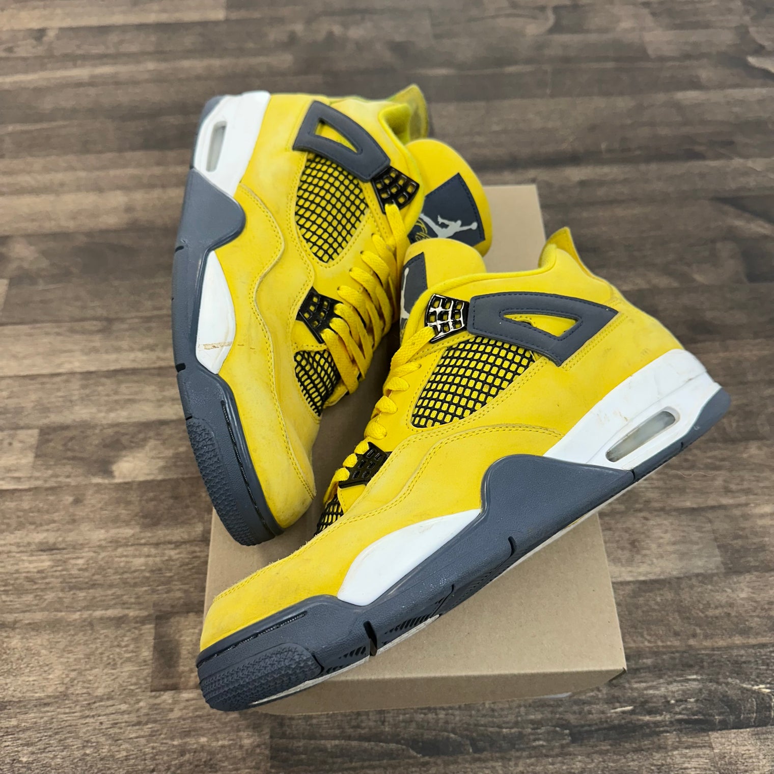 Lightning Jordan 4 Retro (USED, No Box)