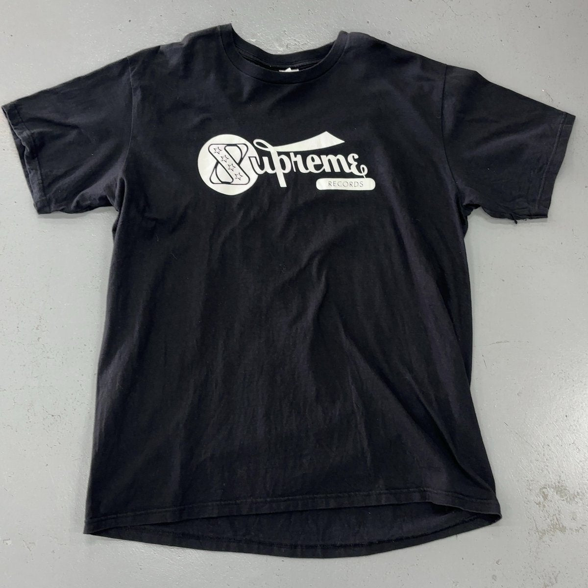 Supreme Tee Size XL (Pre-Owned) - front