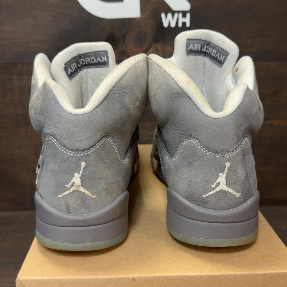Jordan 5 Retro Wolf Grey (2026) Size 10 (Pre-Owned) - Image 4
