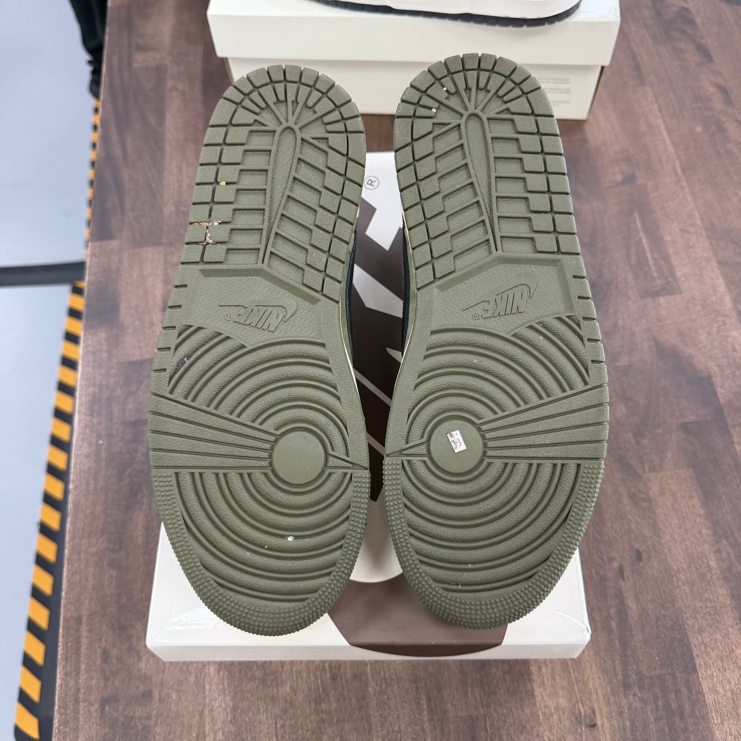 Travis Scott Medium Olive Jordan 1 Low OG (USED)