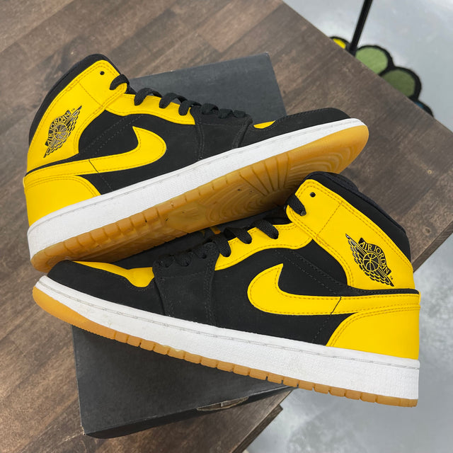 New Love Jordan 1 Mid (USED)