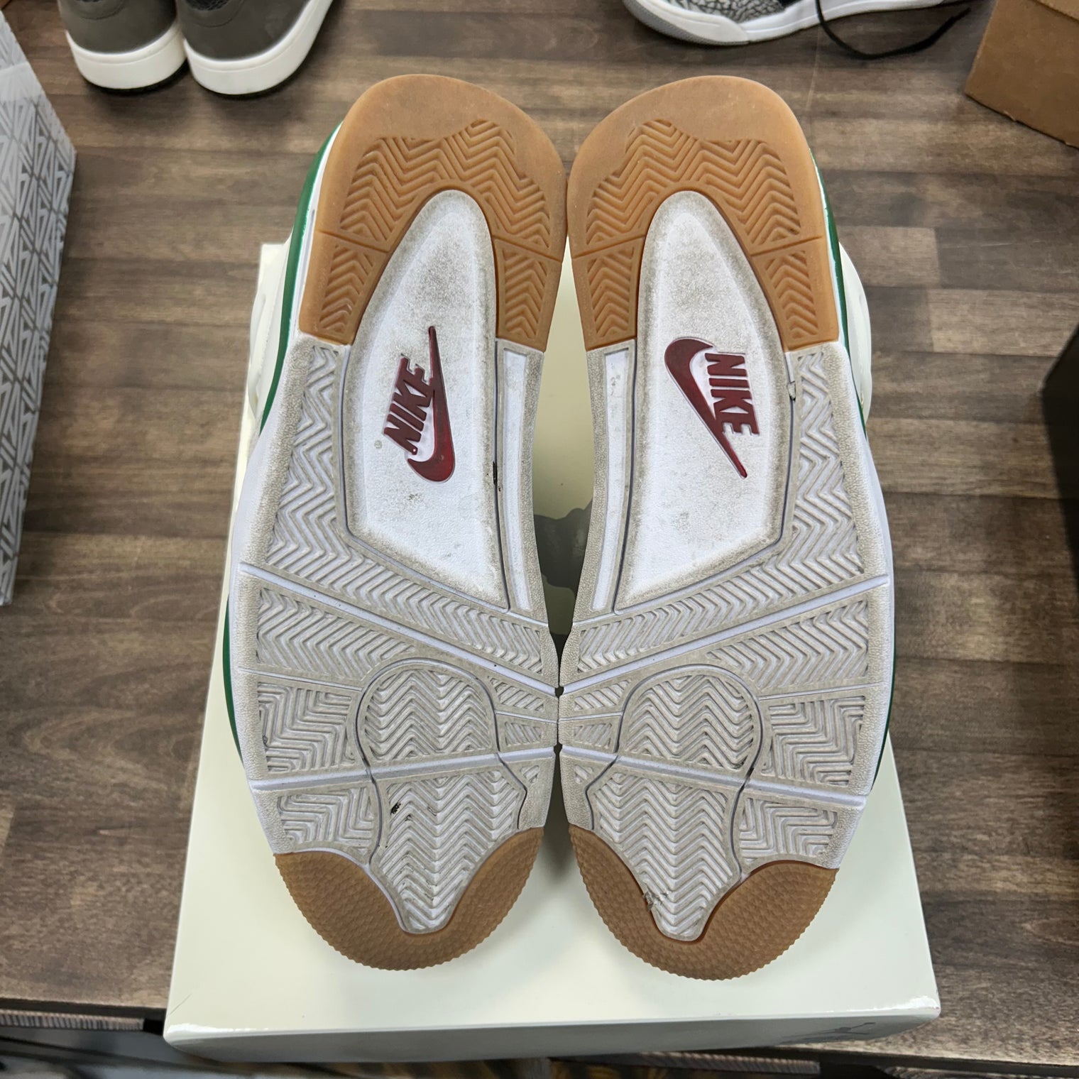 Pine Green SB Jordan 4 (USED)