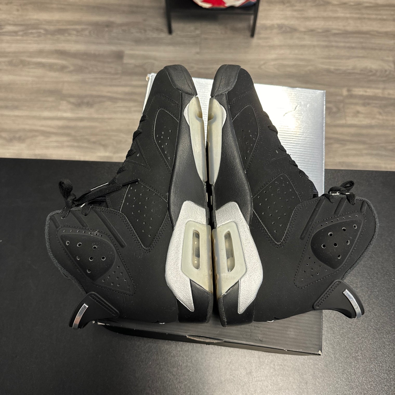 Chrome Jordan 6 (USED)